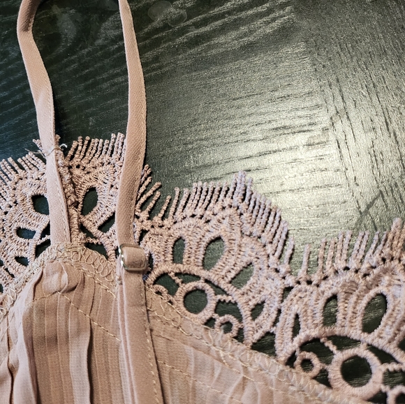 Beautiful Top - Picture 6 of 6